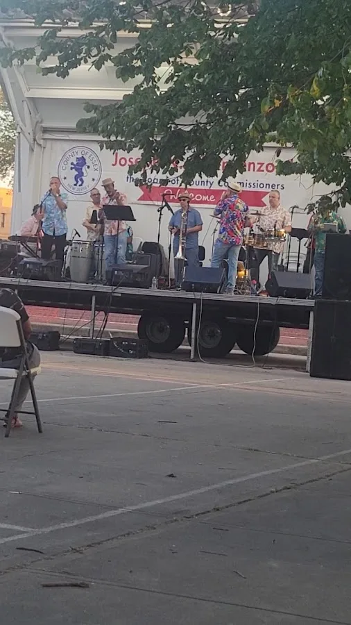 IAC Urgent Vets - Queens