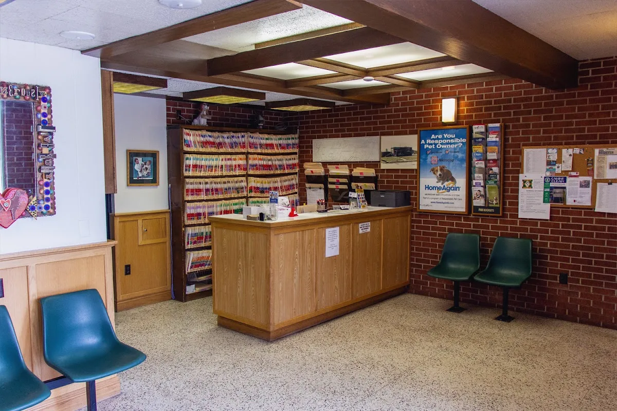 Riordan Pet Hospital: Olds June DVM